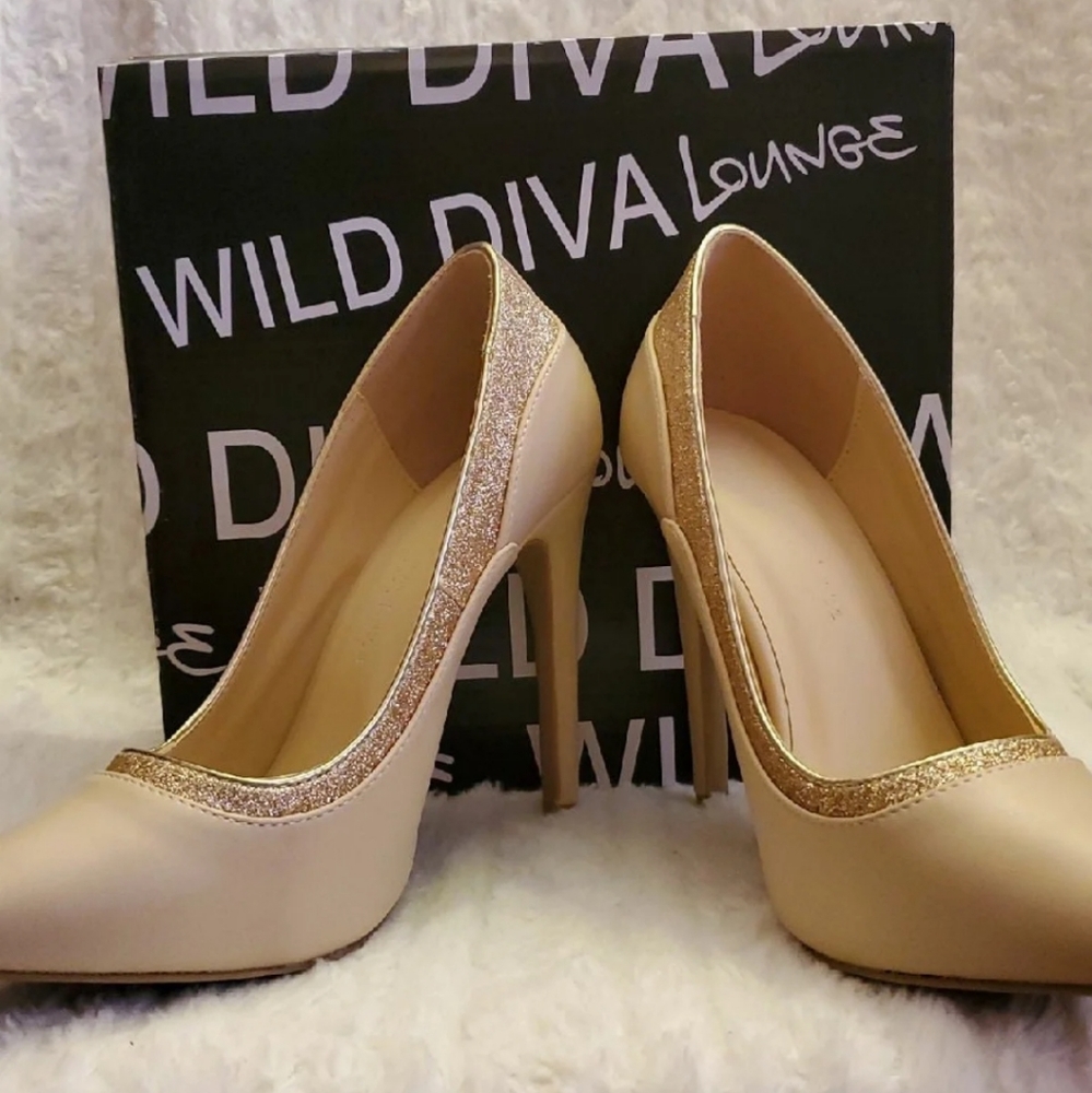 Wild Diva Lounge Valerie